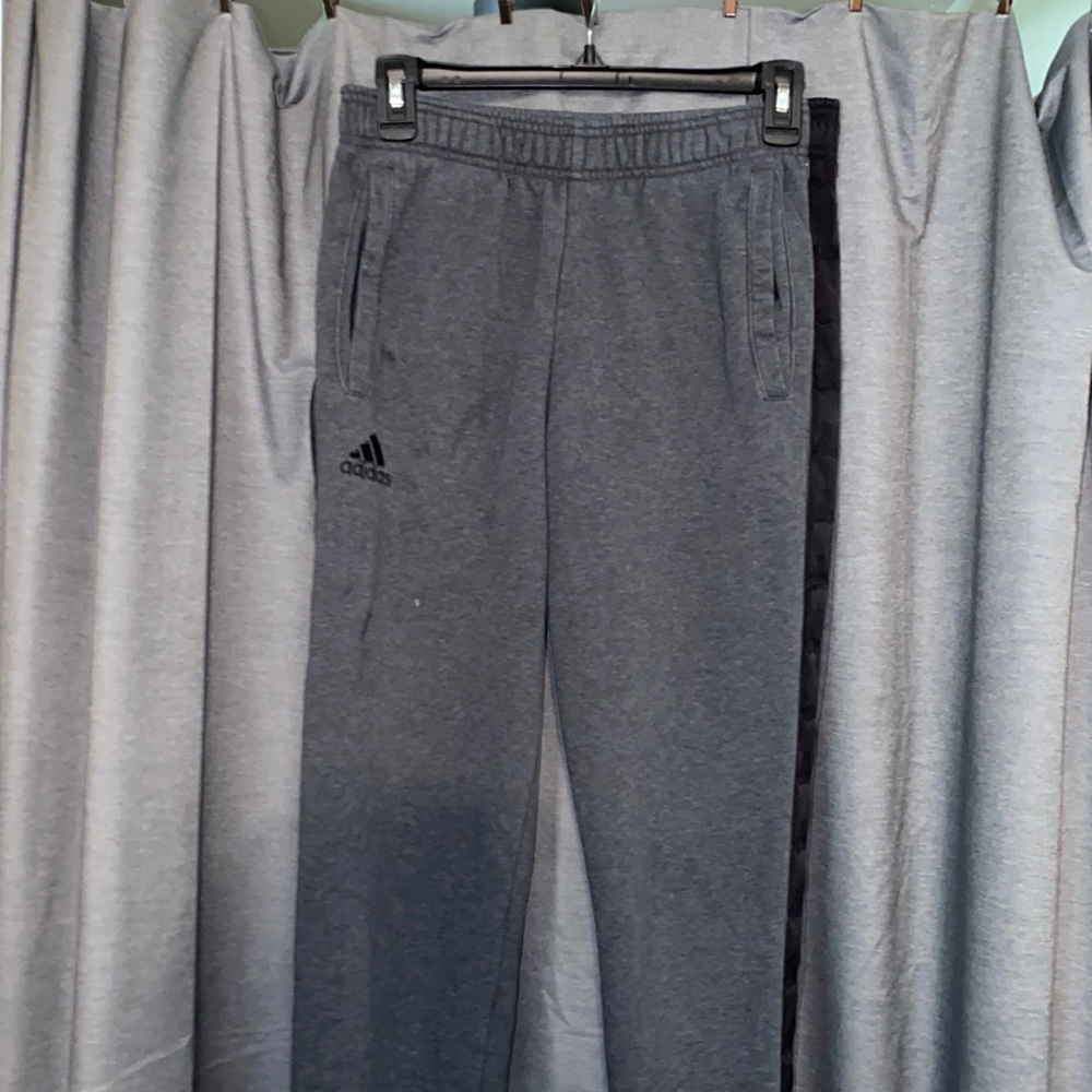 Adidas sweats. Grey color. Size L juniors
